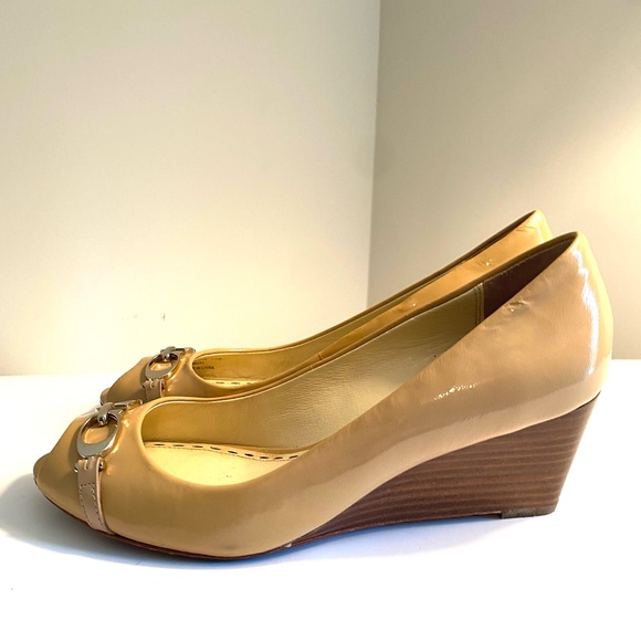 COACH Elora Patent Leather Beige Peep toe Shoes size 7.5 - Picture 4 of 8